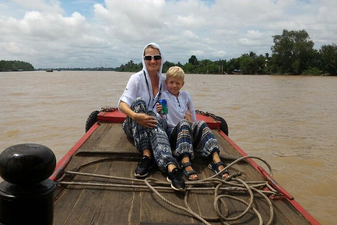 1-Day Mekong Delta Deluxe Tour: My Tho & Ben Tre (Max 10) - Rowing through nipa-lined canals