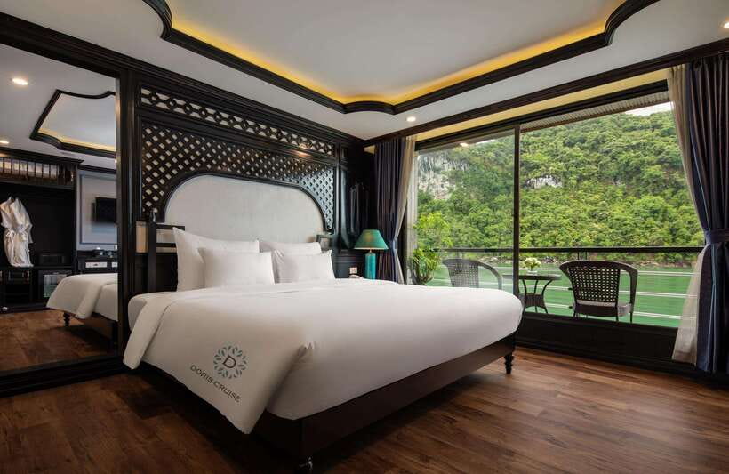 2-Day: Halong Lan Ha Bay 5 Stars Cruises w/Balcony & Bathtub - How weather and crowds affect the experience