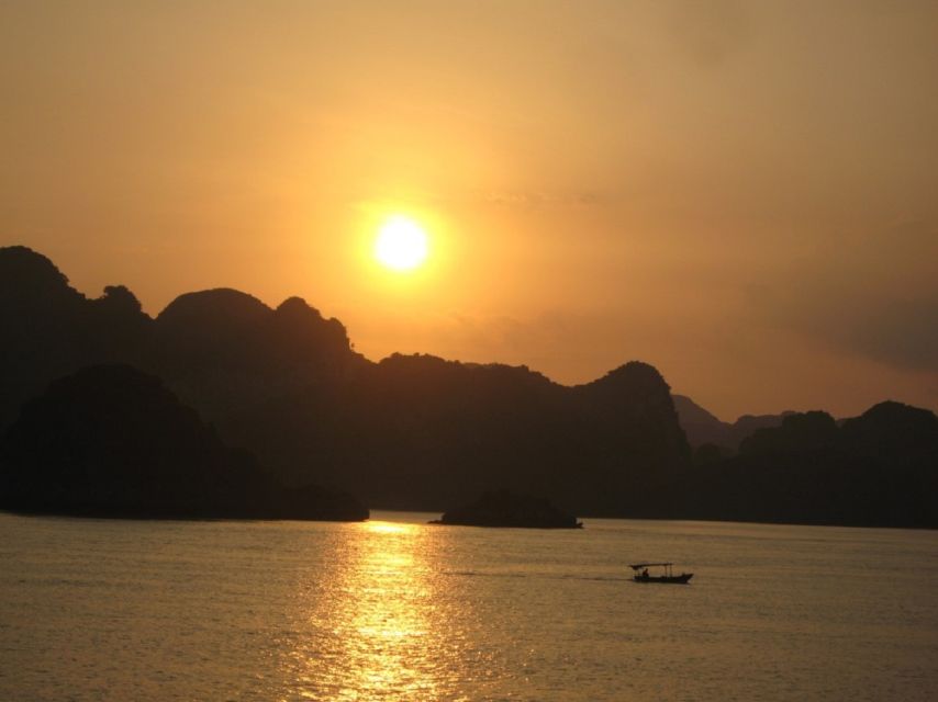 2-Day: Hanoi - Ninh Binh - Halong Bay Luxury Cruise - Titop Island, swimming or 400 steps