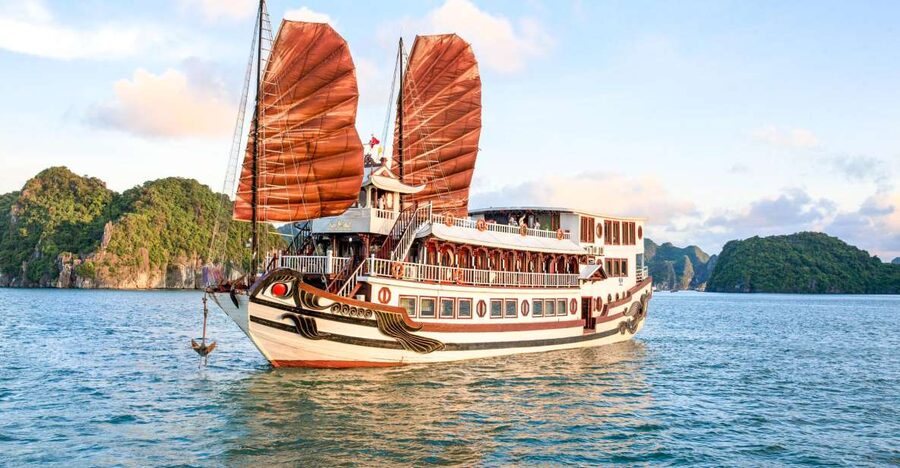 2-Day Royal Palace Ha Long Bay & Ti Top Island Cruise - Why two days works better than a rushed day trip