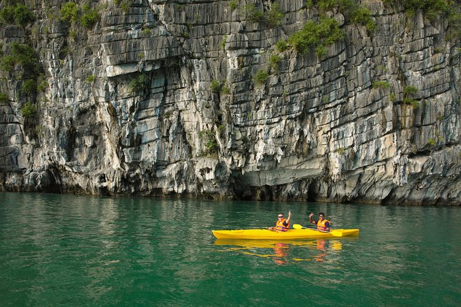 2 Days Halong Bay - Halong Sapphire Cruise - Seafood lunch among Halong Bay’s limestone islands