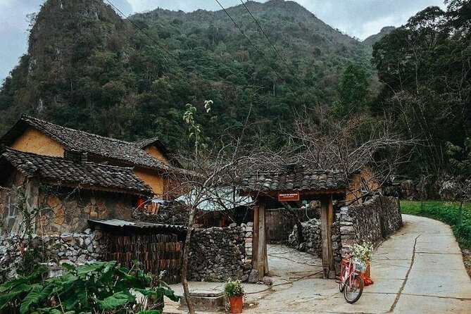 3 Days 3 Nights High Quality Small Group Ha Giang Loop Car Tour - What guides add to a mountain route