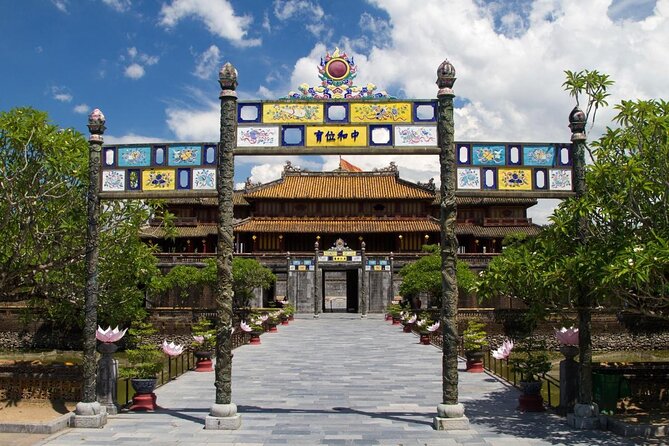 3-Hours Hue Imperial Walking Tour with Guide with Lunch/ Dinner - Starting with the Nine Holy Cannons