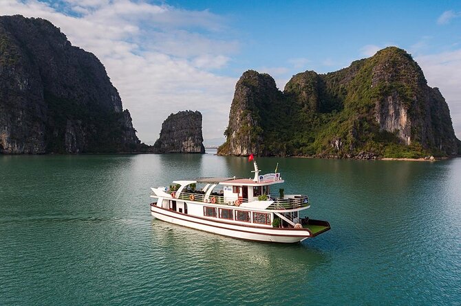 6 Hour Cruise in Hanoi - Time on the Upper Deck Before Harbor