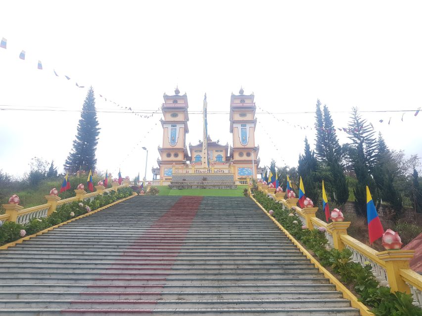 7-hour Datanla waterfall, Clay Tunnel and Holy See temple - Cao Dai Temple: a miniature Holy See