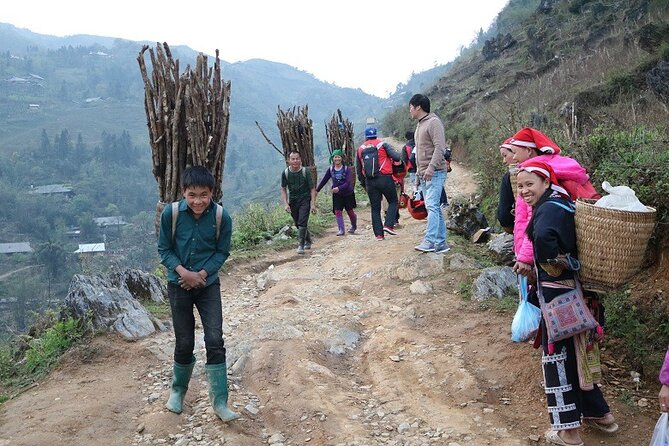 A Glimpse Of Sapa Motorbike Tour Off the Beaten Path 4,5 Hours - Climbing toward O Quy Ho Mountain Pass