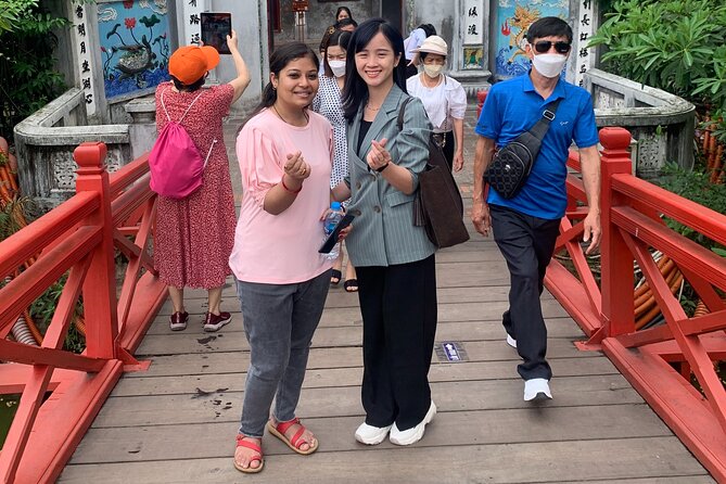 All-in-One Hanoi Walking Tour Through a Train Street - A local market and the sounds of daily life