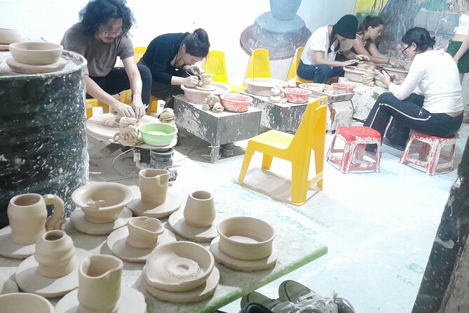 Bat trang Pottery Class in Hanoi Old Quarter/Handmade experience - Making Bat Trang pottery without leaving Hanoi