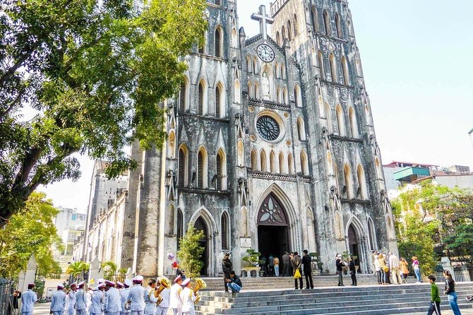Best Hanoi Food Tour 7 Different Food Tasting Visit Train Street - Train Street as a place to pause