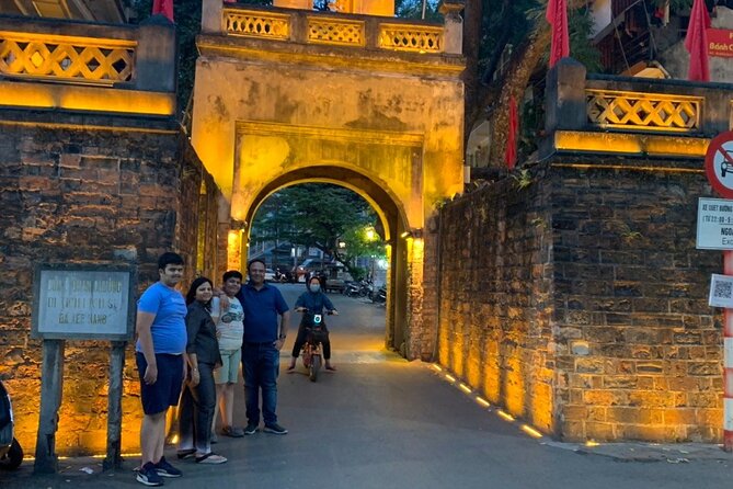 Best Hanoi Food Tour 7 Different Food Tasting Visit Train Street - Learning how Hanoi eats