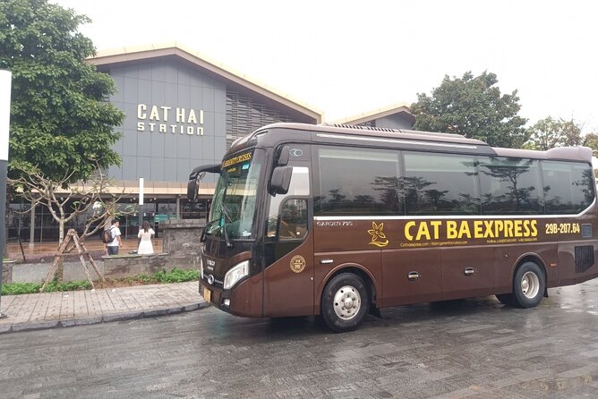 Bus Hanoi to Cat Ba Island with Cat Ba Express - The 10-minute speedboat from Got to Cai Vieng