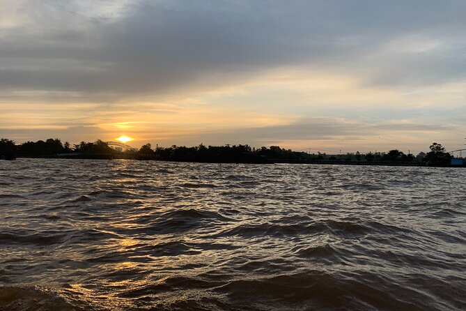 Cai Rang floating market, see sunrise, CaCao orchard, small canal - Why the early start is worth it