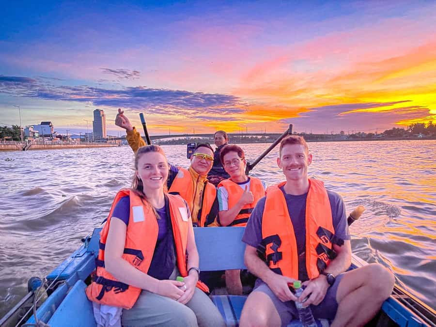 Can Tho: A Real Mekong Tour, Floating Market, Cacao & Life's - Meeting Local Boat Life, Pineapple Included