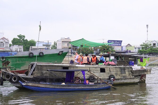 Can Tho Floating Market and Fruit Garden Tour - Breakfast afloat, with coffee and pineapple