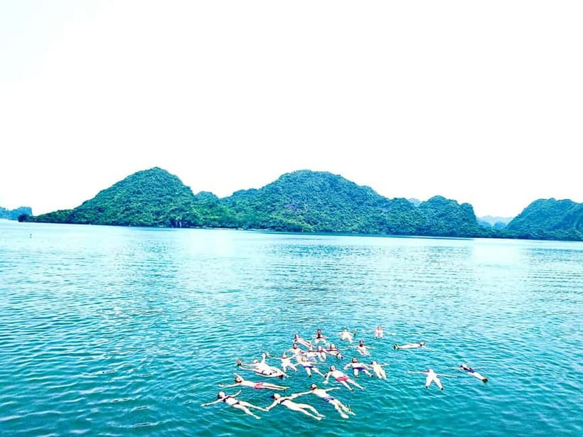 CAT BA :2D1N Lan Ha bay-Ha Long bay with Plankton Excursion - A quieter route through Lan Ha Bay