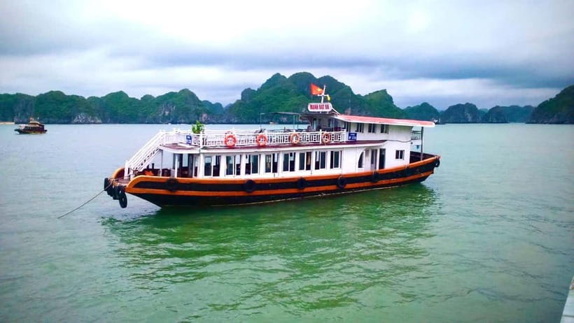 CAT BA :2D1N Lan Ha bay-Ha Long bay with Plankton Excursion - A calm second morning on the bay