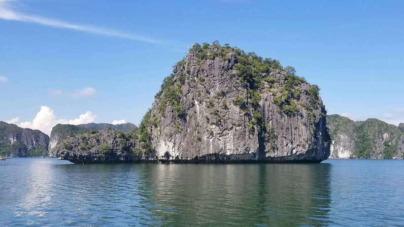 Cat Ba: Sunset on Lan Ha Bay with Sunset Party - The sunset party from 5:00 to 5:45 PM