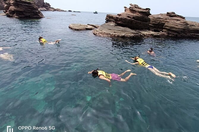 Cham Island: Snorkeling Tour - Hon Nhon Beach and the first snorkeling stop