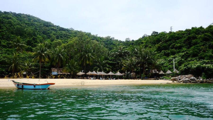 Cham Island: Underwater Walking & Snorkeling Tour - The main event, walking on the seabed