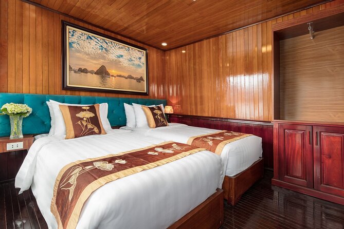 CozyBay Boutique 2D1N Kayak, Swiming ,Titop, Cave, Expressway way - Boarding the boat and settling into the cabin