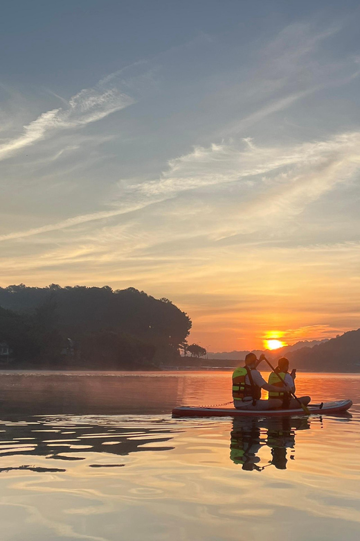 Da Lat: Tuyen Lam Lake Kayak or SUP Tour - Paddling the lake and reaching the peninsula sights