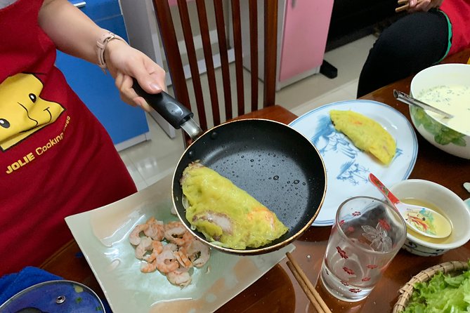 Da Nang Authentic Home Cooking Class - Sitting down to eat what you made