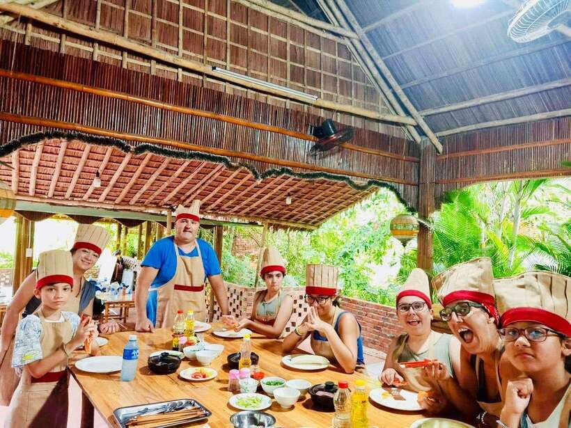 Da Nang/Hoi An: Market Tour, Basket Boat Ride, Cooking Class - Choosing the right version of the Hoi An cooking class