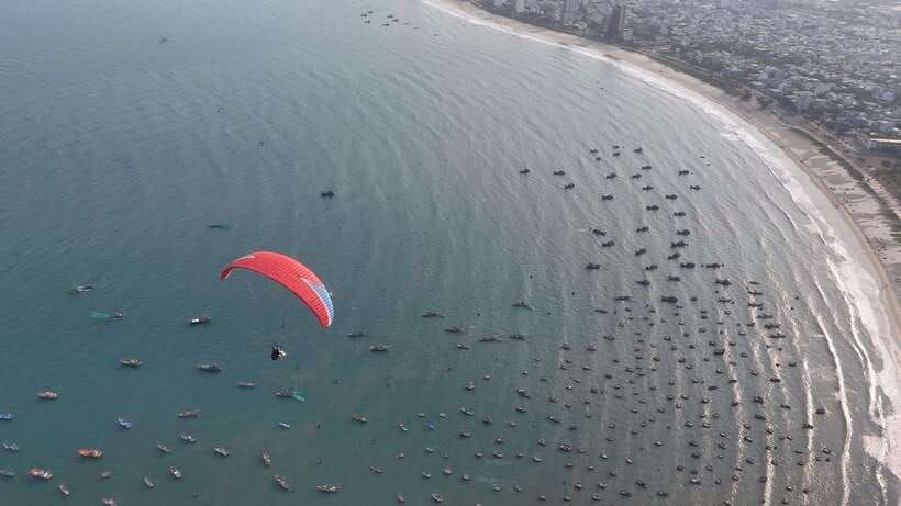 Da Nang Private paragliding experience on Monkey Mountain - Fifteen minutes over sea, jungle, and city