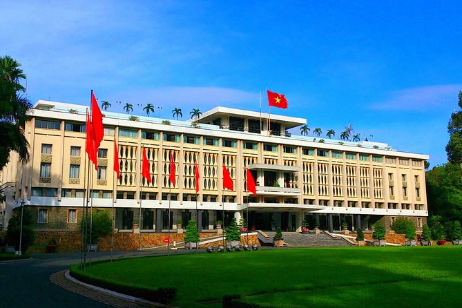 Daily Small Group Tour to Saigon City and Cu Chi Tunnels - Who should book this experience?