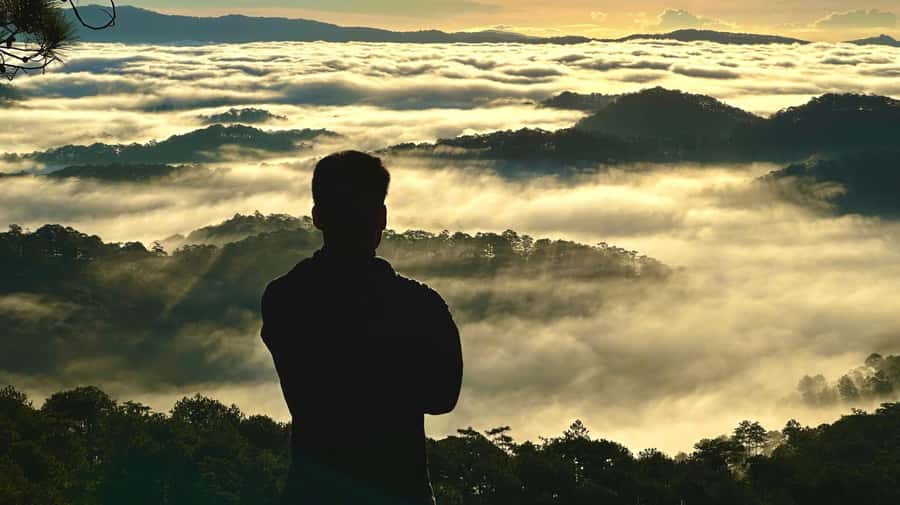 Dalat: Sunrise Trekking and Cloud Hunting experience - Coffee and breakfast at the summit