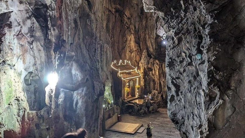DaNang/HA: Lady Buddha, Marble Mountain & Am Phu Caves Tour - The food stop in Da Nang