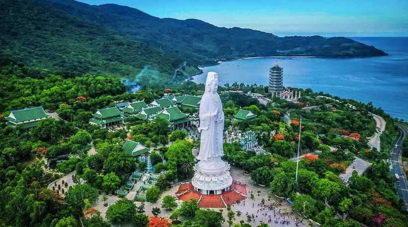 DaNang/HA: Lady Buddha, Marble Mountain & Am Phu Caves Tour - The guides are a major part of the value