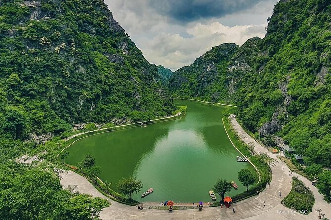 Day Trip from Hanoi to Ninh Binh Hoa Lu, Trang An, and Mua Cave - Who should book this experience