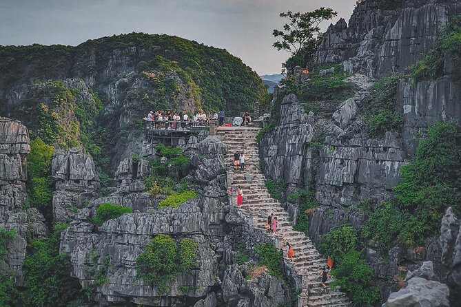 Day Trip from Hanoi to Ninh Binh Hoa Lu, Trang An, and Mua Cave - The road south from Hanoi takes time
