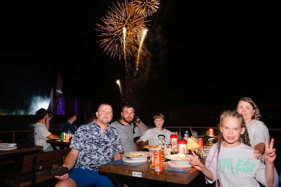 Dinner with Symphony Show And Firework Of Kiss Of The Sea - Live music and dance from 20:15 to 21:00