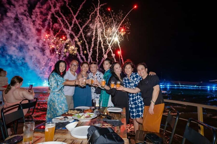 Dinner with Symphony Show And Firework Of Kiss Of The Sea - Fireworks over the sea from 21:00 to 21:30
