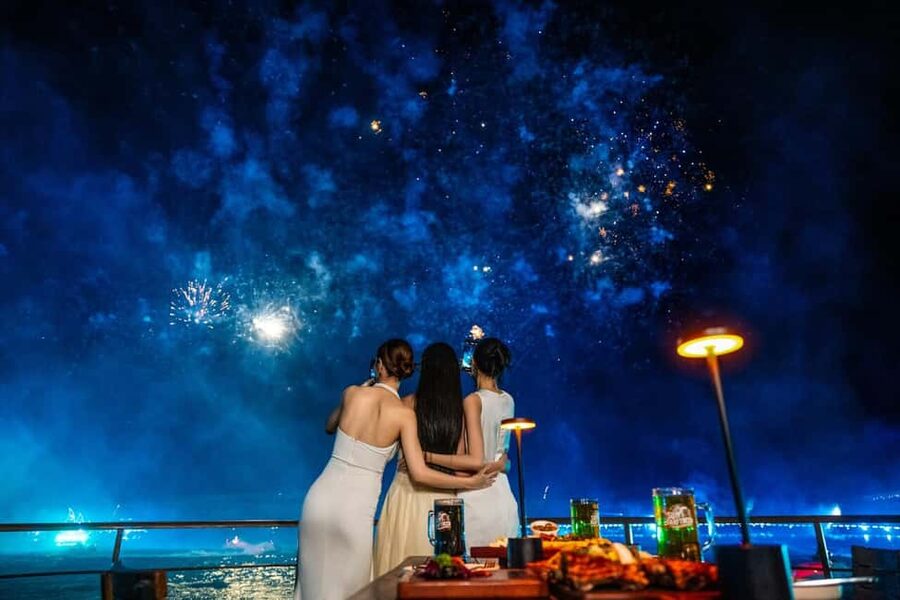 Dinner with Symphony Show And Firework Of Kiss Of The Sea - Table location can shape the whole evening