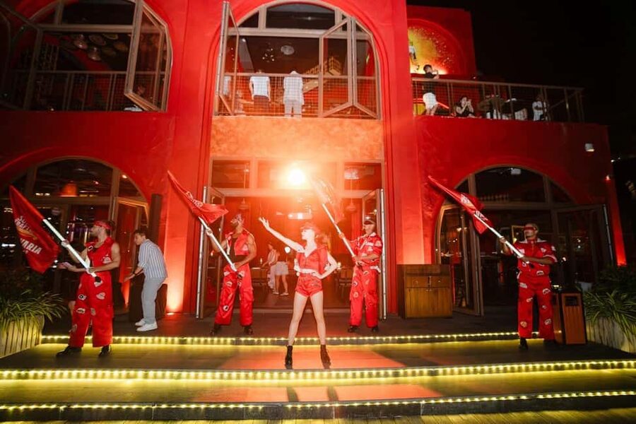 Dinner with Symphony Show And Firework Of Kiss Of The Sea - Transport and timing in practical terms