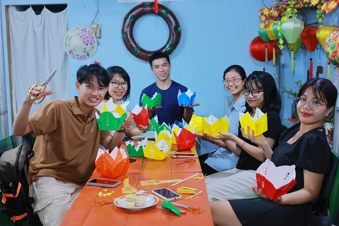 Discover Hoi An by Bamboo Basket and Lantern Boat - How this compares with exploring on your own