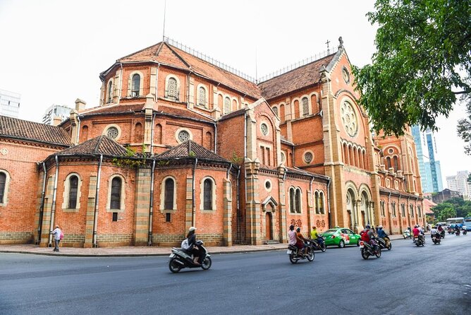 Discover Saigon Main Sights by Walking - Key points to know before booking