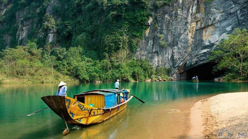 Dong Hoi/Phong Nha: Paradise Cave - Phong Nha Cave Tour - The wartime story behind the caves