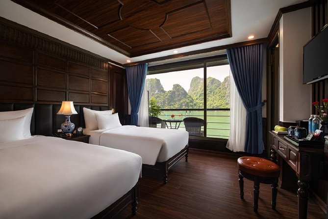 Doris Cruise 5 star cruise 3 days visiting Halong - Lan Ha Bay - Day three: Dark and Bright Cave before the return trip