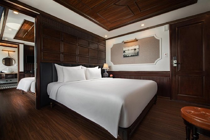 Doris Cruise 5 star cruise 3 days visiting Halong - Lan Ha Bay - The important ship-name question