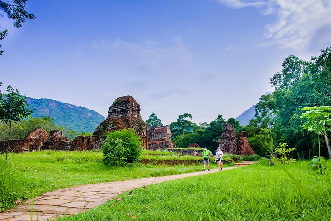 Early Morning My Son Sanctuary Trip w. Champa Food & Coffee - Rain, heat, and choosing the right season