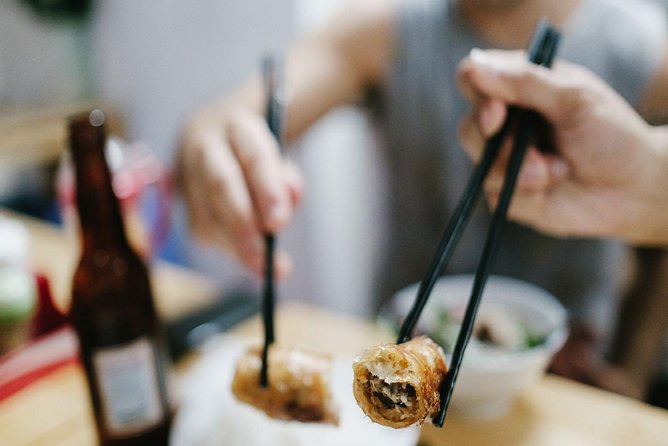 Eat Like a Local: Hanoi Street Food Adventure - Watching banh cuon being made in the Old Quarter