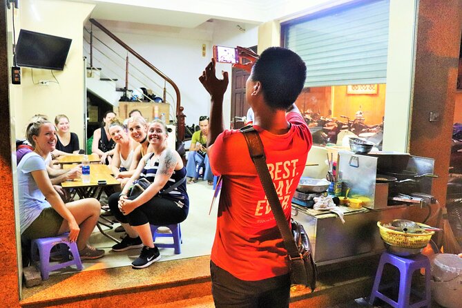 Eat Like a Local: Hanoi Street Food Adventure - What the guide adds to the meal