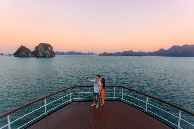 Emeraude Cruise 2 days 1 night Ha Long Bay Tour - Why one night makes Ha Long Bay easier to enjoy