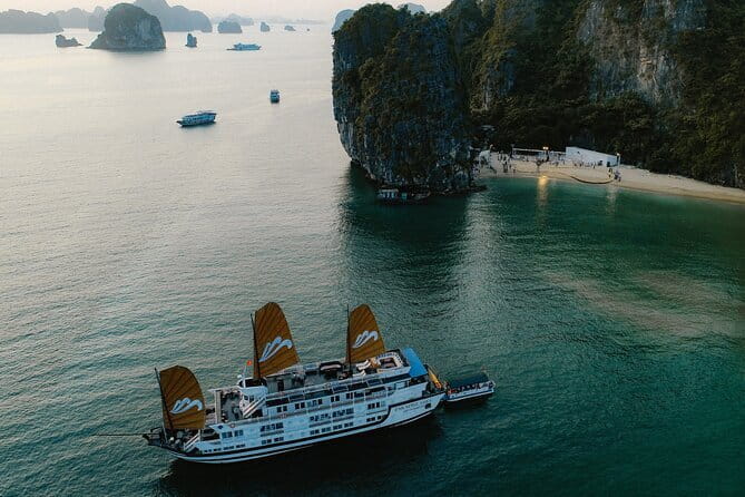 Emeraude Cruise 2 days 1 night Ha Long Bay Tour - Brunch and the scenic ride back to Tuan Chau