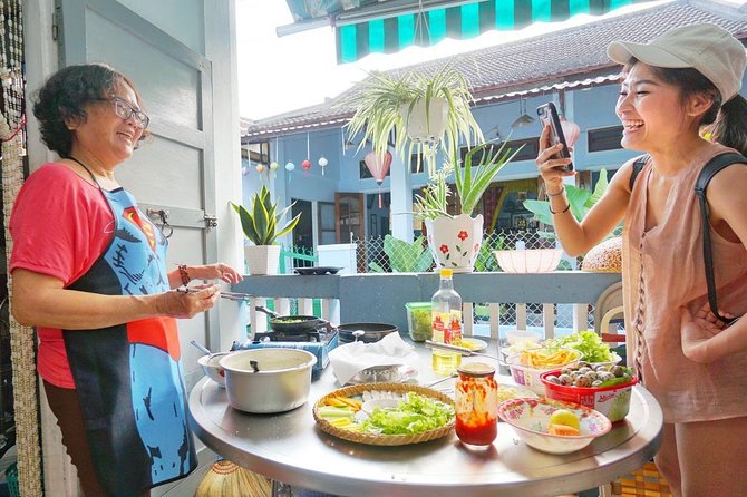Evening Walking Food Tour, folk game and lantern boat - Back streets, local explanations, and Hoi An’s Chinese influence