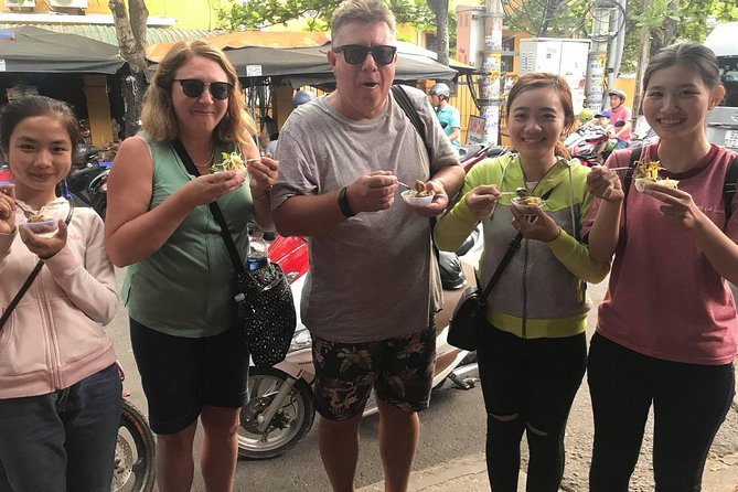 Evening Walking Food Tour, folk game and lantern boat - A 15-minute boat ride with one floating lantern